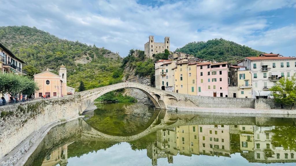 Le Petit Bijou Di Dolceacqua, Per Un Momento Romantico Bagian luar foto