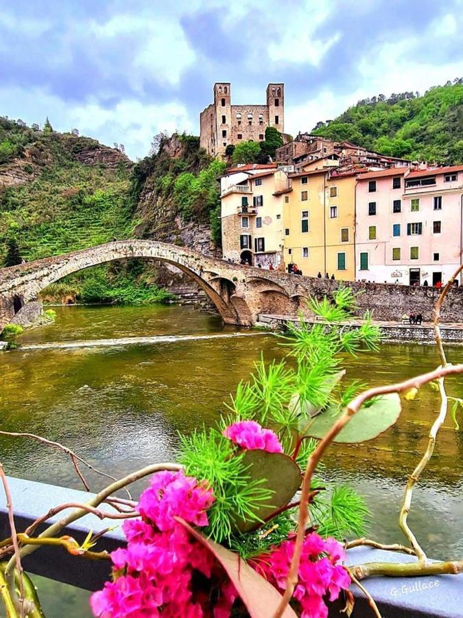 Le Petit Bijou Di Dolceacqua, Per Un Momento Romantico Bagian luar foto